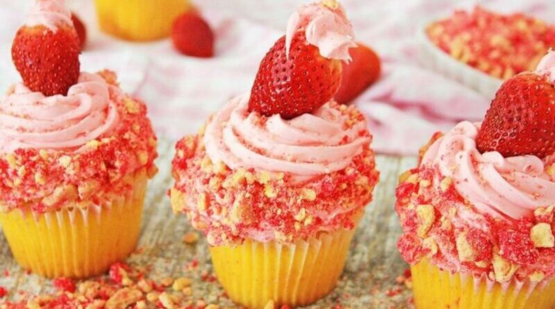 Strawberry Crunch Cupcakes