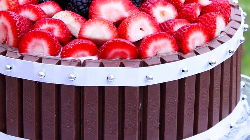 Strawberry-Kit-Kat-Cake