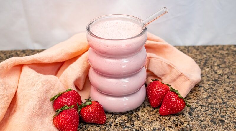 Vegan-Strawberry-Milk