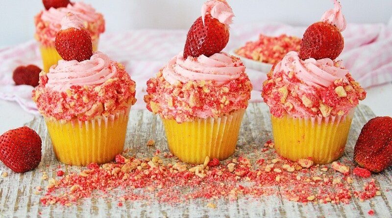 Strawberry-Crunch-Cupcakes